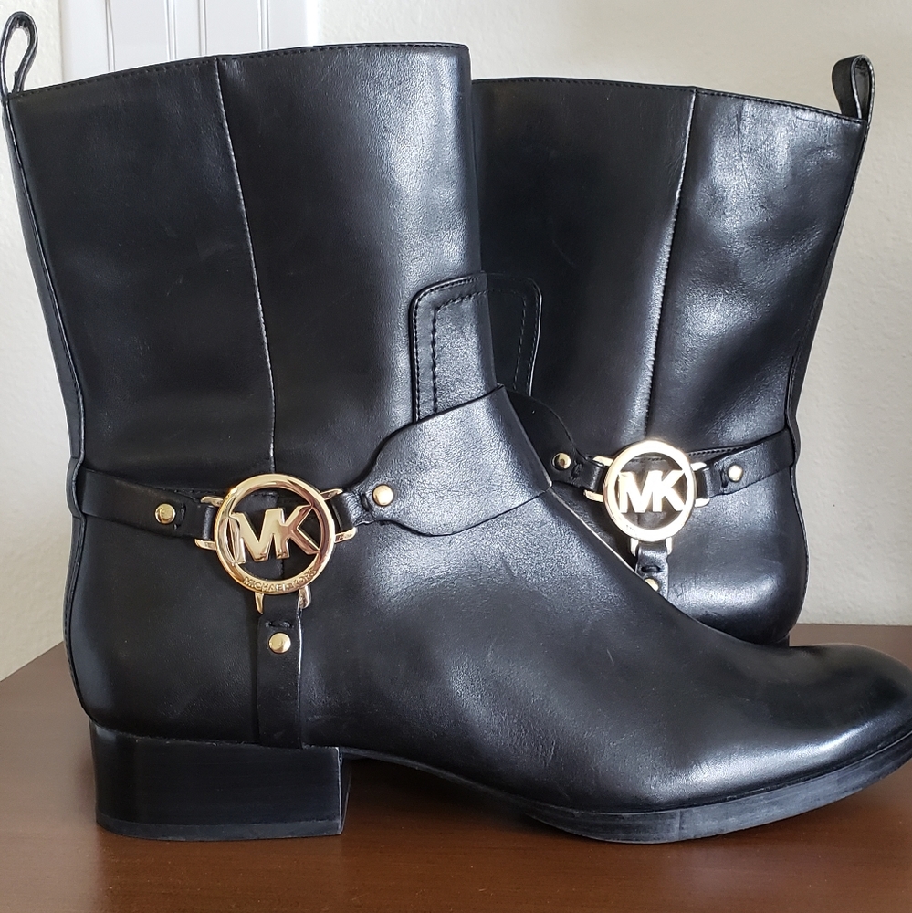 NWOT MICHAEL Michael Kors Short Boots Black Leather Size 9M